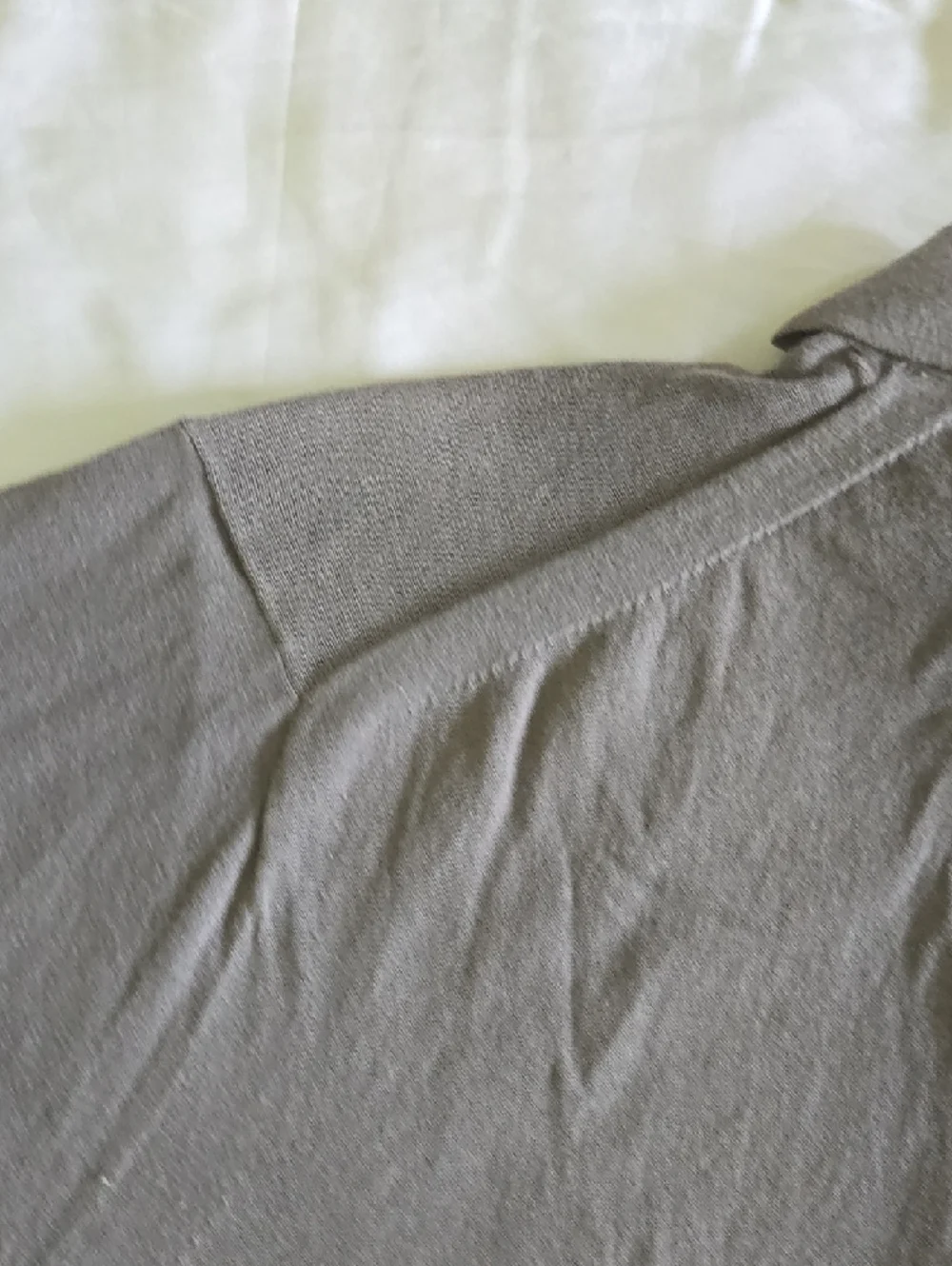 Uniqlo Men’s Polo Shirt in Olive - Picture 5 of 6